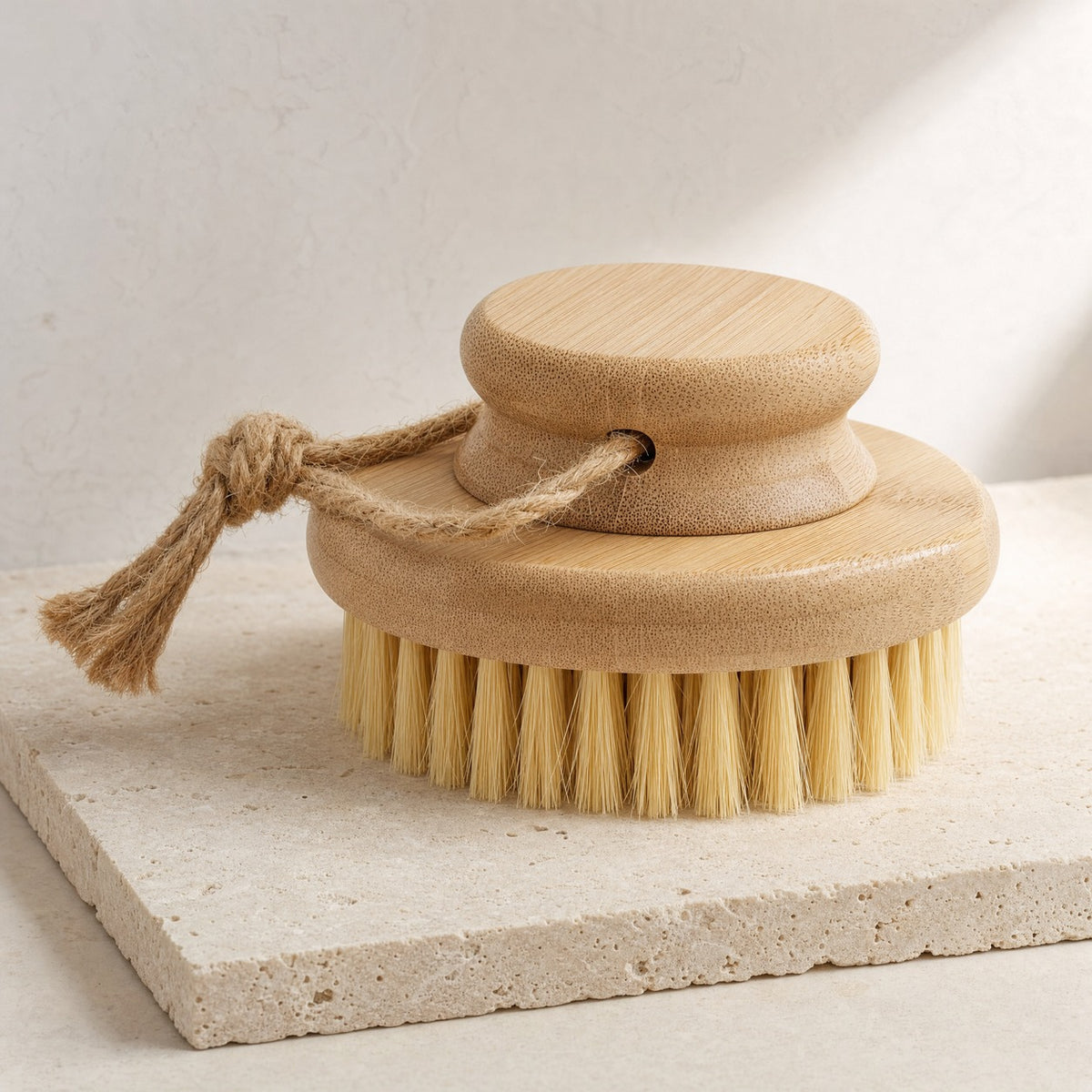 The Body Brush — escova redonda de bambu, de palma